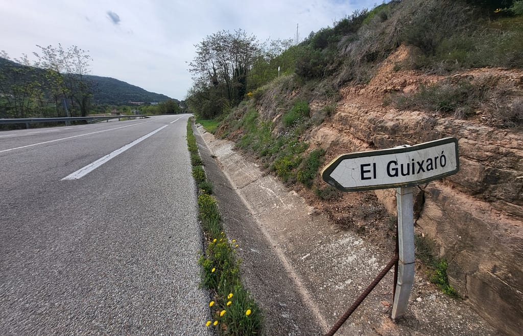 Indicacions d'accés a Viladomiu Nou i el Guixaró sentit Manresa