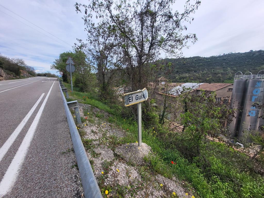 Senyalització d'accés al Guixaró des de la C-16Z sentit Berga