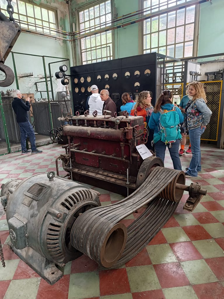 Interior de l'edifici de motors dièsel a Viladomiu Nou
