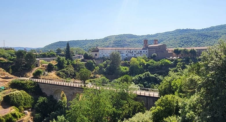 Viaducte sobre la riera de Clarà a Viladomiu Nou Viaducte sobre la riera de Clarà a Viladomiu Nou